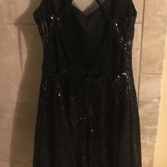 Dress - Picture 2 of 3